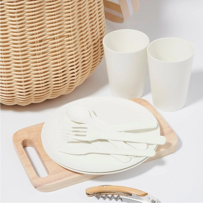 Ladies picnic basket with integrated cutlery set and practical insulation elements Stornfield