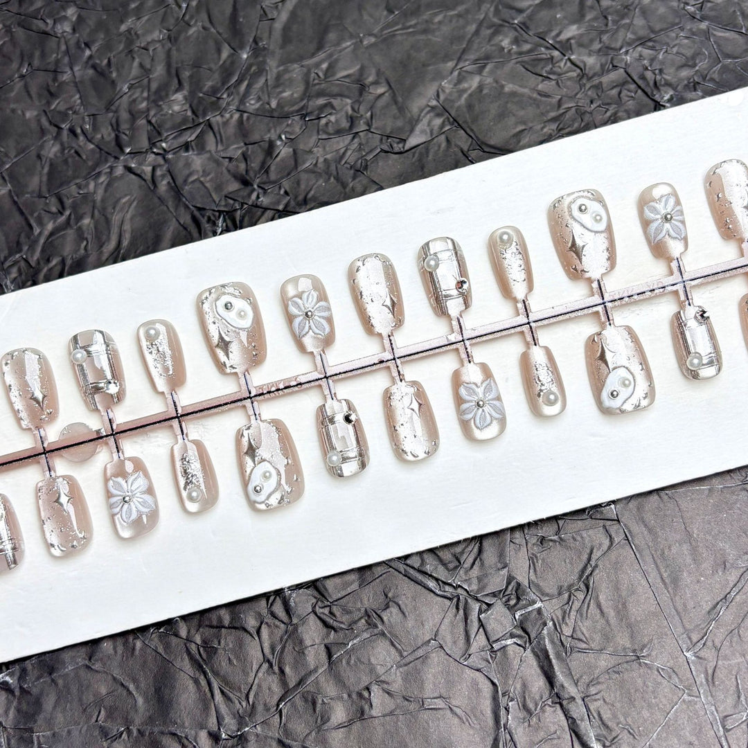 Artistic Press-On Nail Set with Floral and Metallic Accents