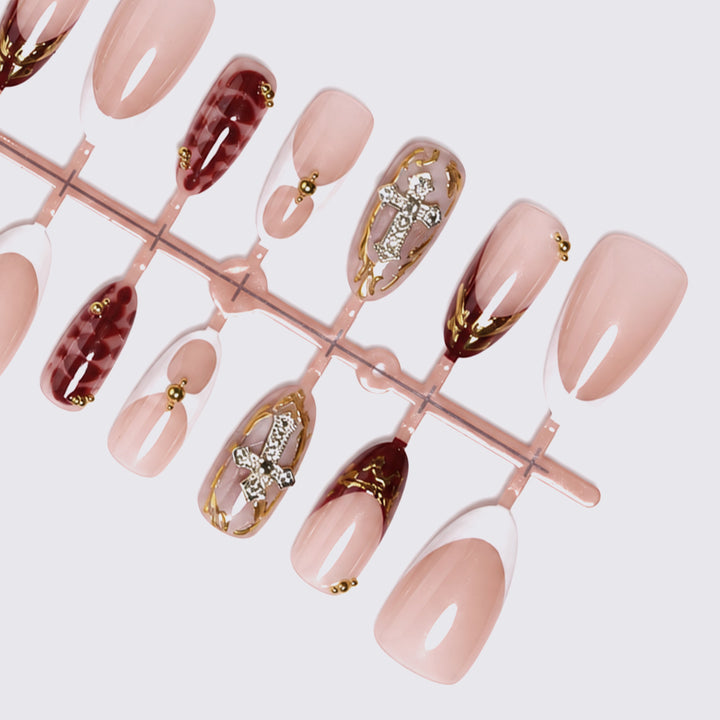 Artificial nails with elegant glitter and jewelry details Stornfield