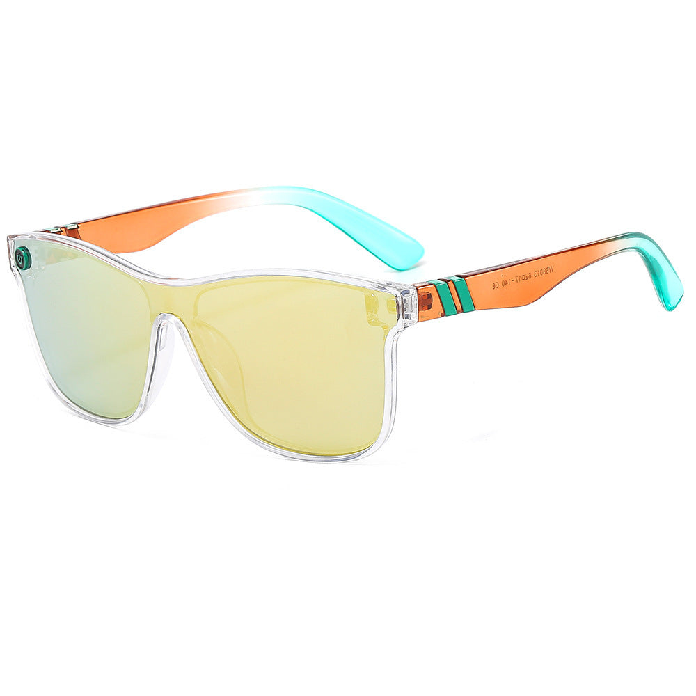 Fashion-Forward Retro-Inspired Sunglasses Stornfield