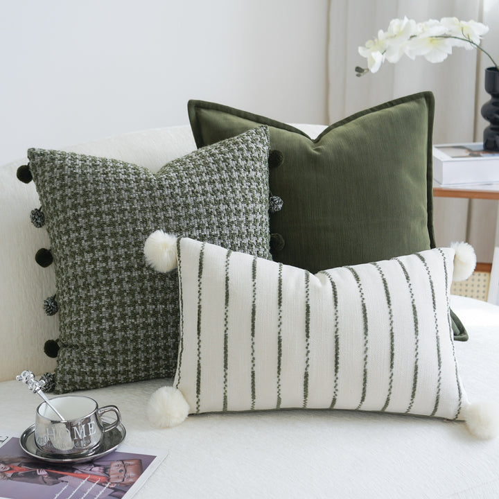 Decorative cushion with textured fabric