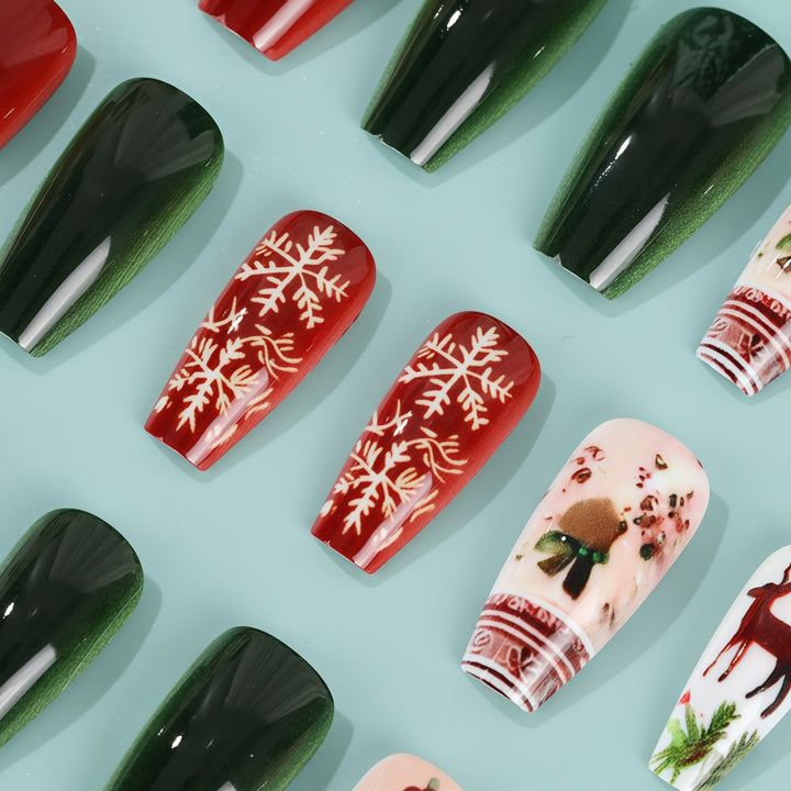 Artificial nails with festive Christmas designs Stornfield