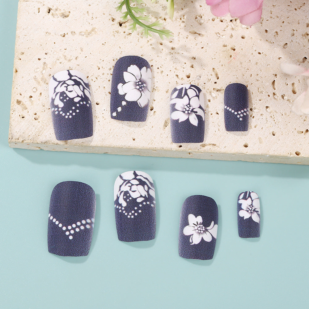Artificial nails with elegant floral designs Stornfield
