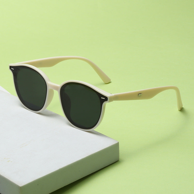 Ladies Fashion Sunglasses with trendy, round frame and UV protection Stornfield