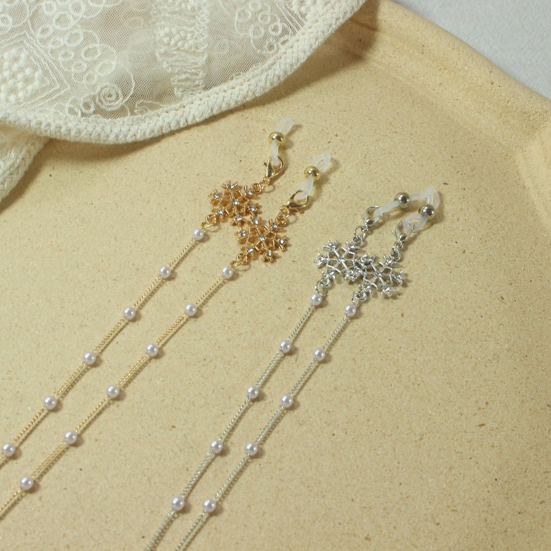 Elegant glasses holder chain with pearls and snowflake pendant Stornfield