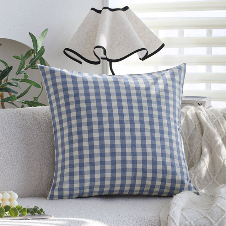Decorative pillow with stripe pattern