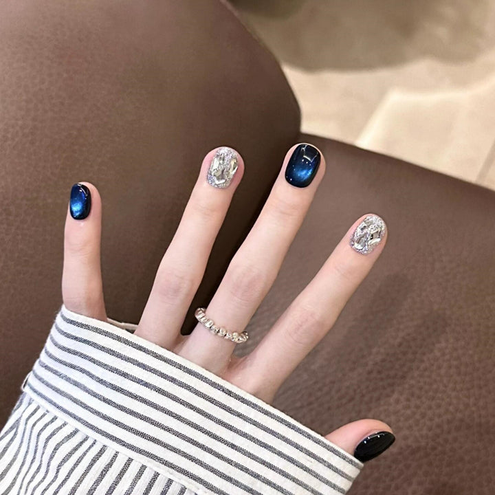 Creative artificial nails with shimmering effects Stornfield