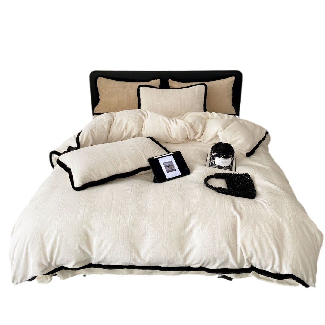 Quilt bedding set made of high-quality cotton satin with contrasting piping edge
