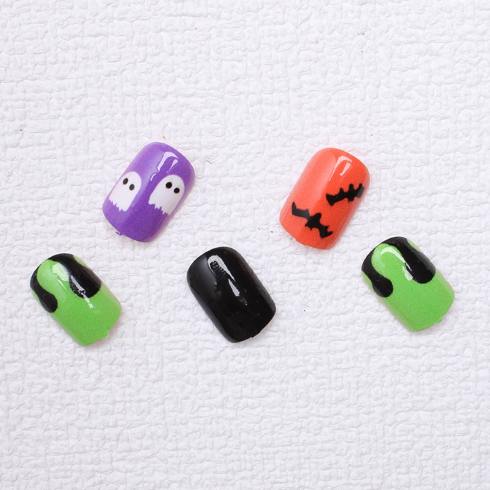 Nail art set with Halloween motifs and creative 3D accents Stornfield