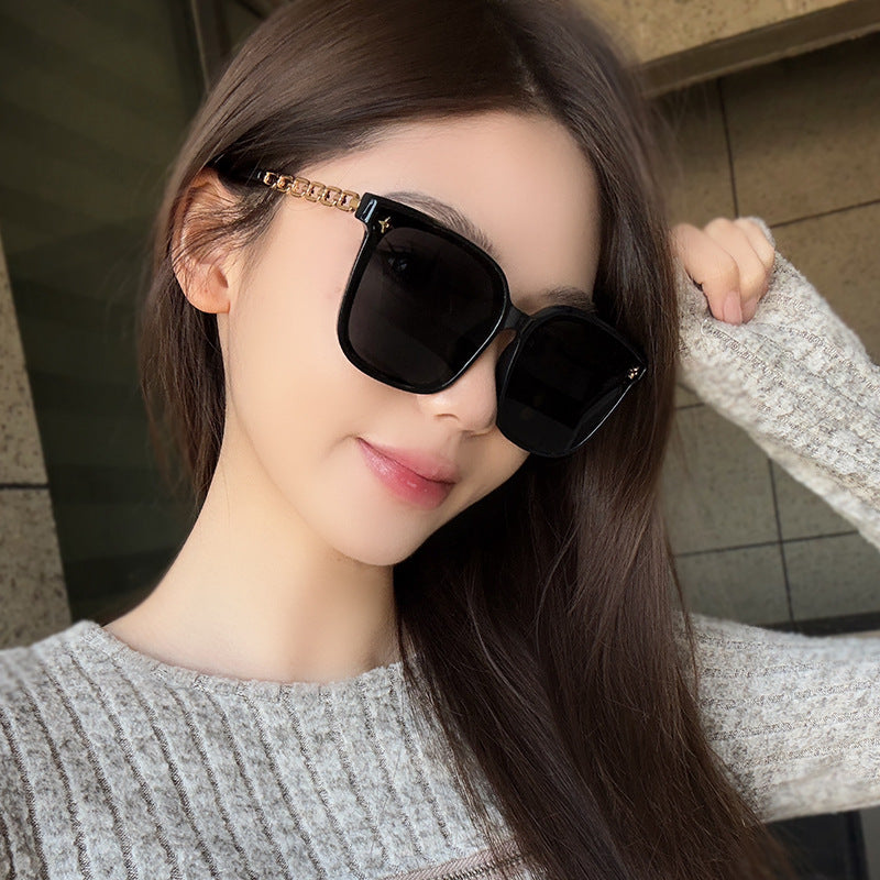 Women's Fashion Sunglasses with High-Quality Chain Detail Stornfield
