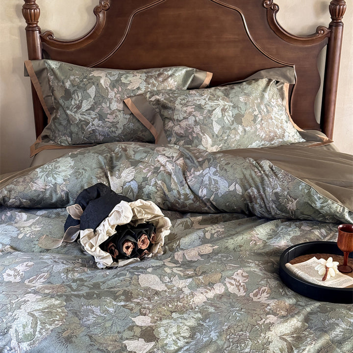 High-quality jacquard bedding set made of cotton satin with floral relief design and piped edge