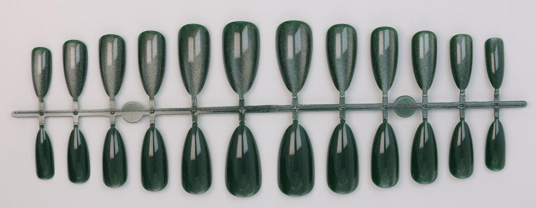 Artificial nail set with shimmering designs Stornfield