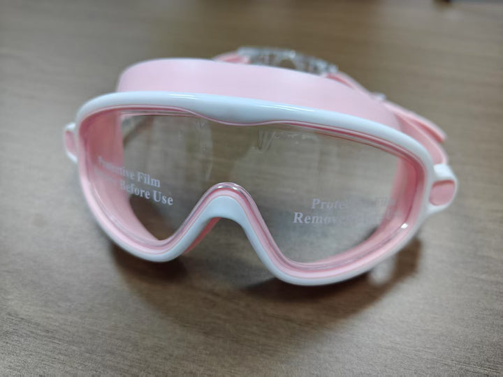 Swimming mask with adjustable comfort and clear field of vision Stornfield