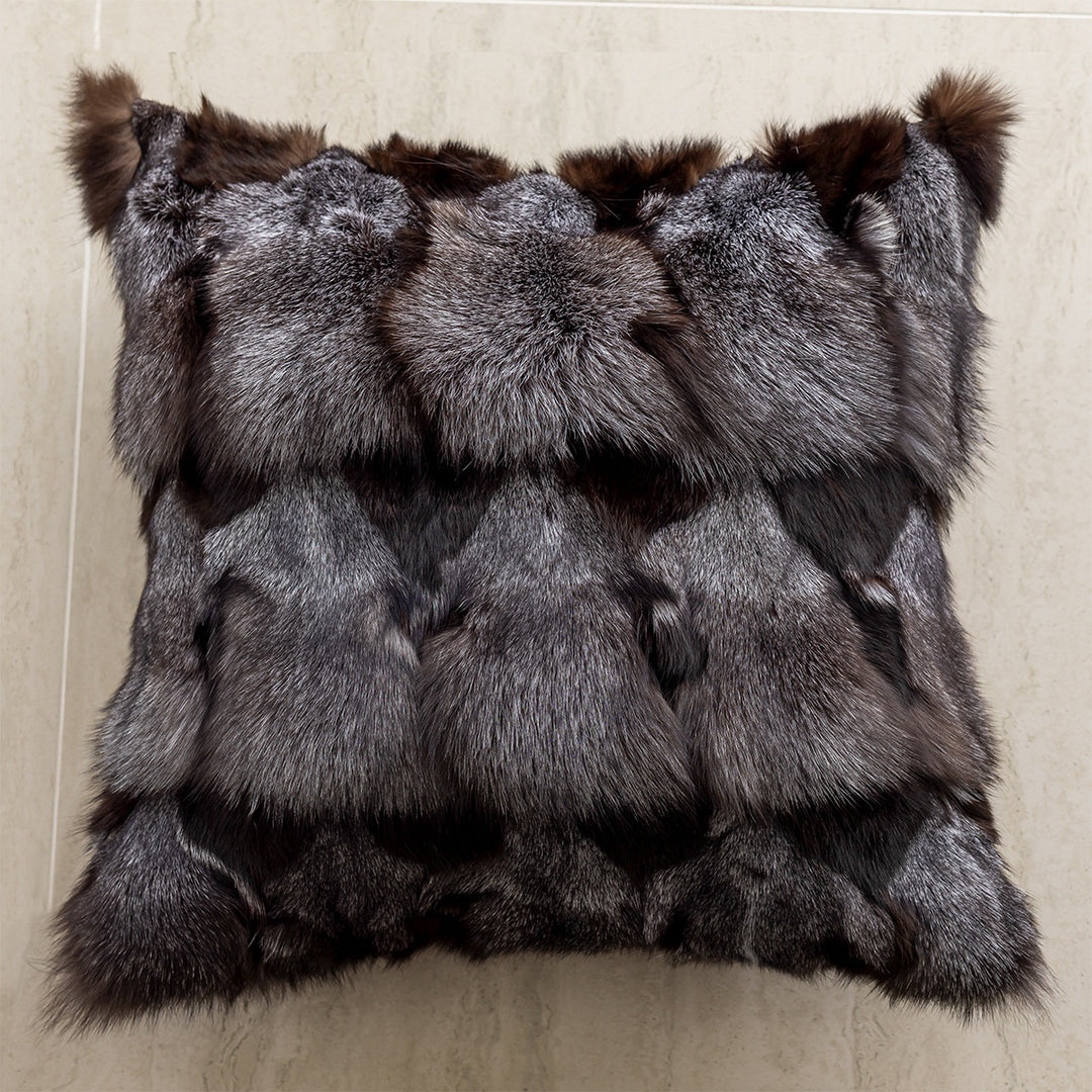 Luxurious cushion with panther design