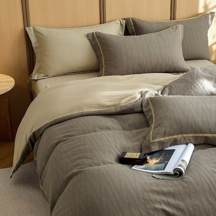 Noble cotton bedding set with structured quilting and reversible function