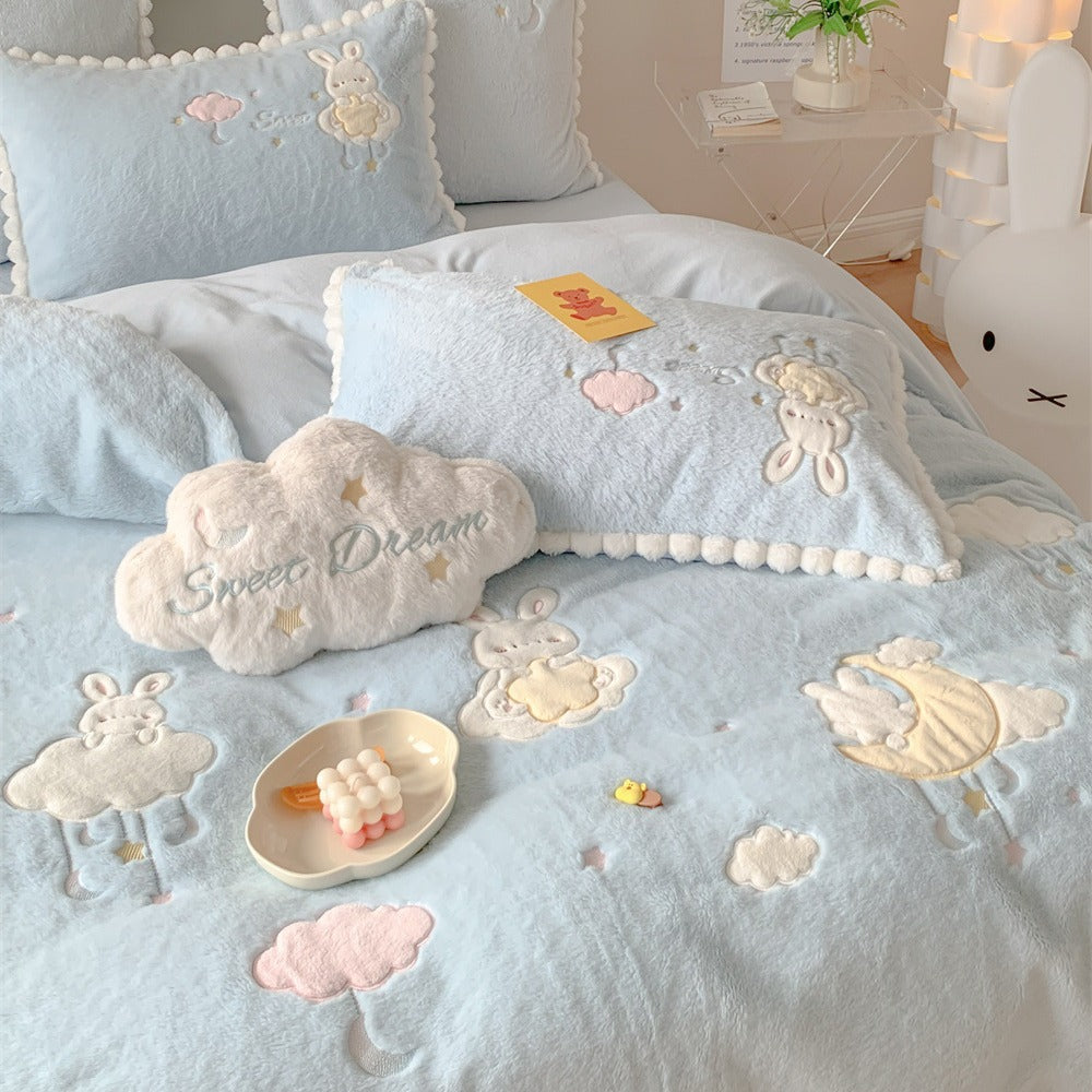 Cozy velvet bedding set for children with embroidered cloud motifs and pompom border