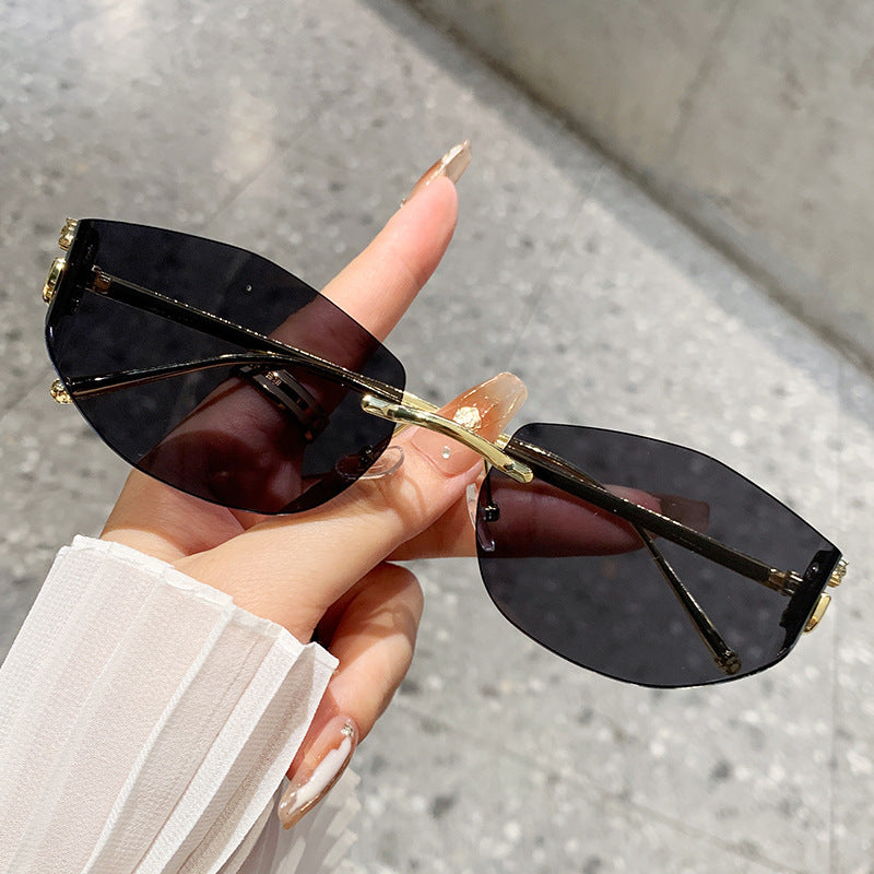 Women's fashionable sunglasses with innovative checkered design Stornfield