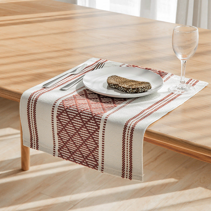 Flat woven placemat with woven diamond jacquard pattern