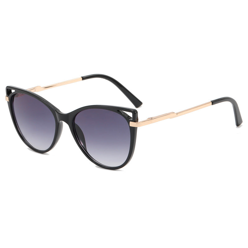Ladies trendy cat-eye sunglasses with mirrored lenses Stornfield