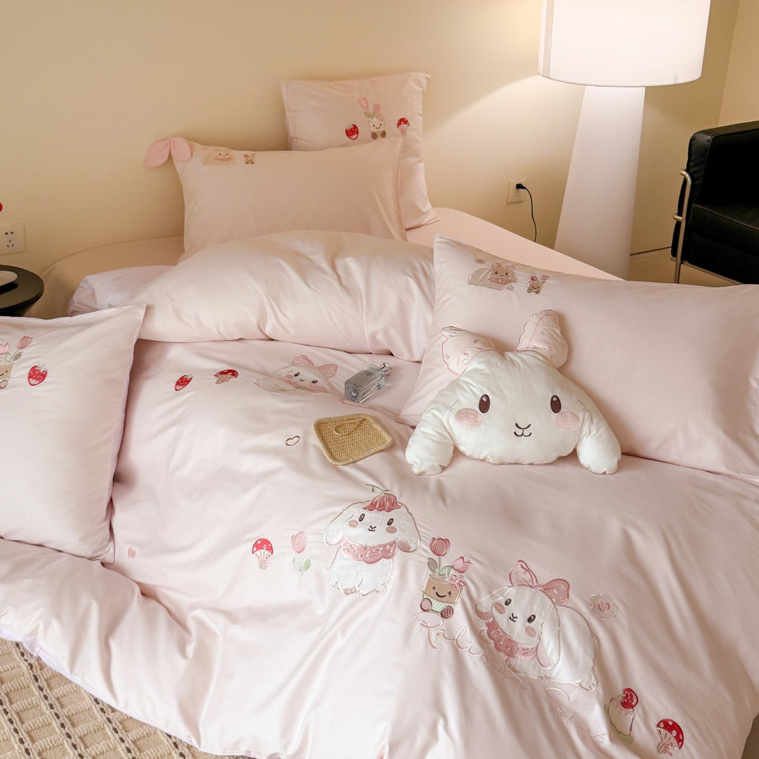 Children's bedding set with cute animal embroidery made of cotton blend