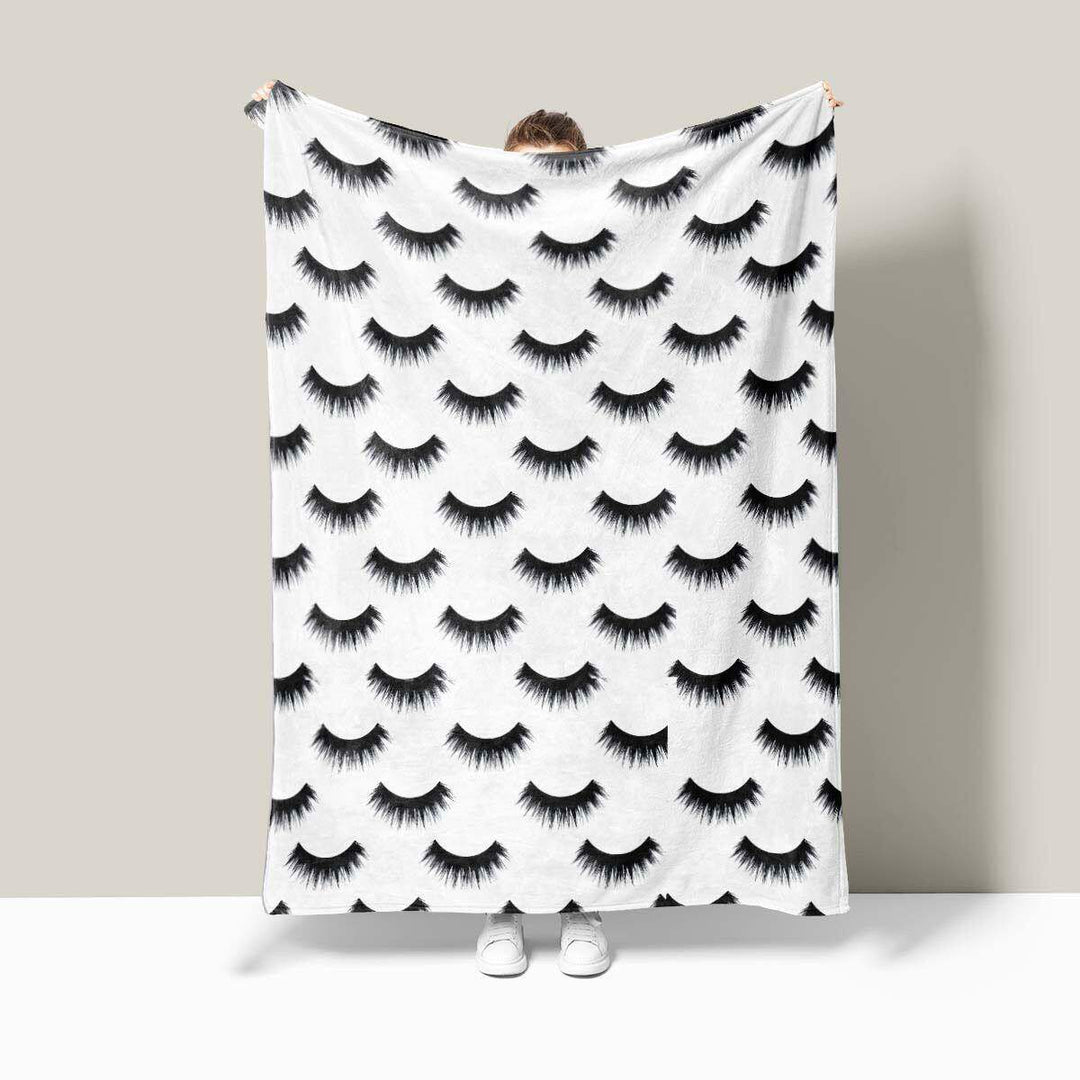 Luxurious Fleece Throw Blanket with Eye-Catching Design
