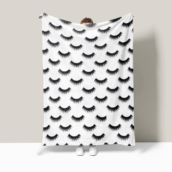 Luxurious Fleece Throw Blanket with Eye-Catching Design