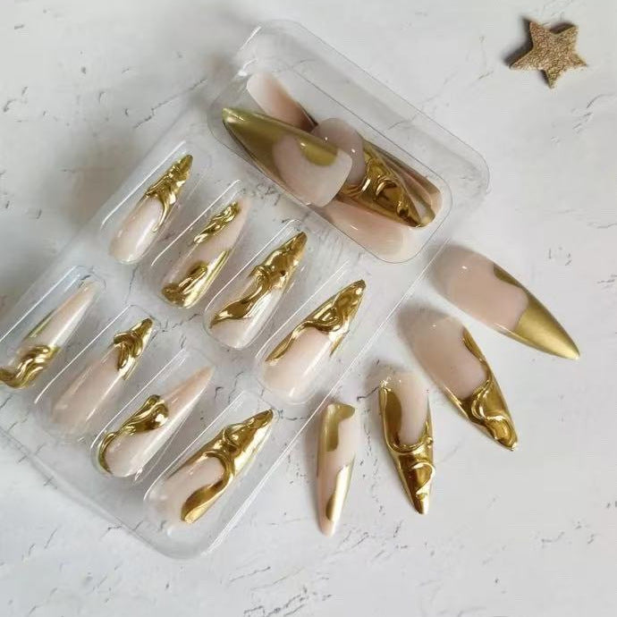 Artificial nails with golden, curved accents Stornfield