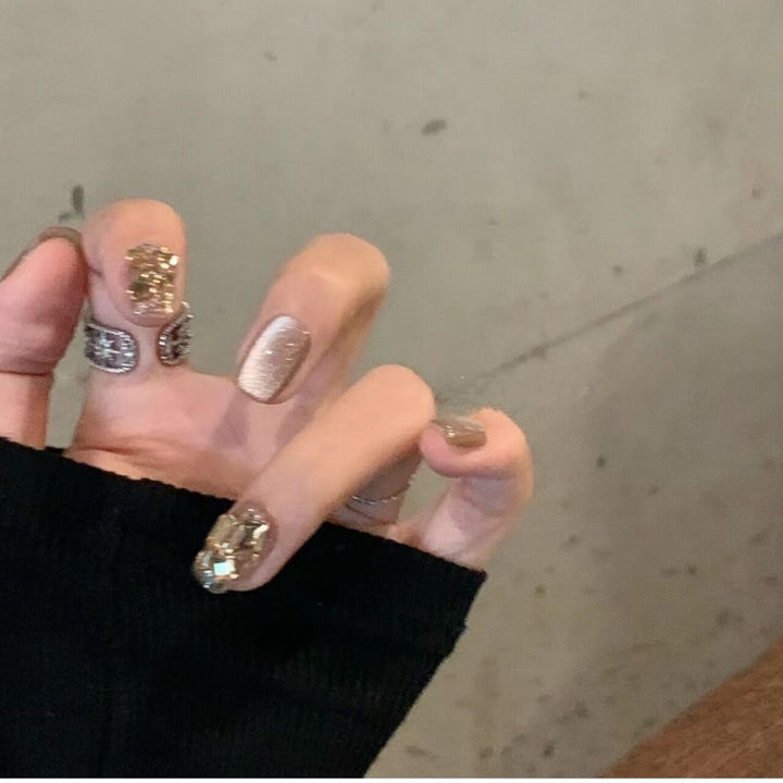 Artificial nail set with elegant glitter pattern and golden accents Stornfield