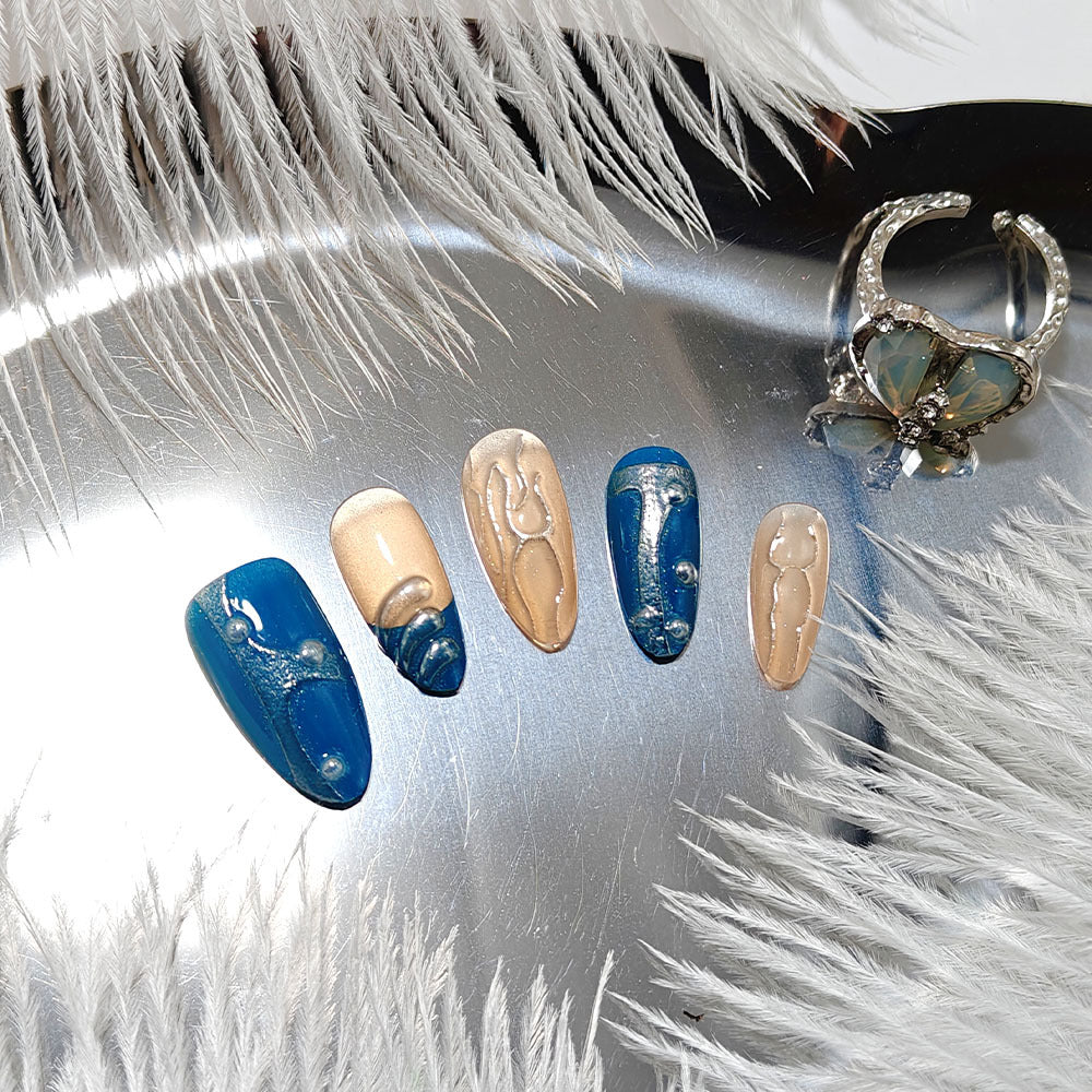Artificial nails with luxurious wave design Stornfield