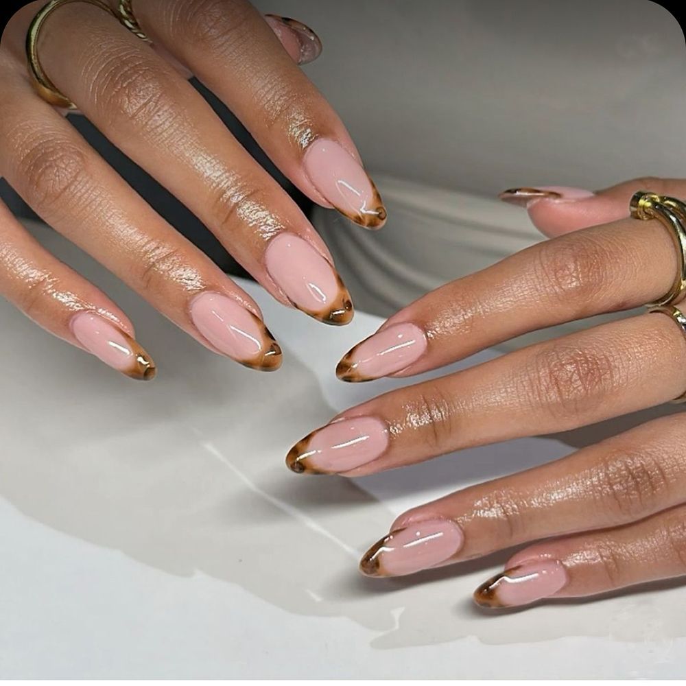 Stylish Press-On Nail Set with Shimmering Finish Stornfield