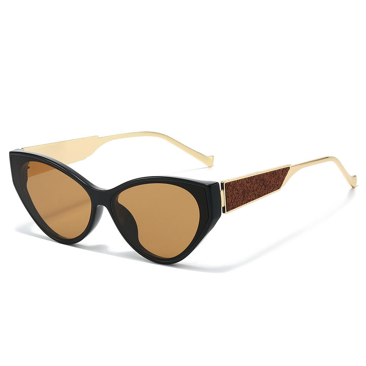 Chic Cat-Eye Sunglasses with Unique Detailing Stornfield