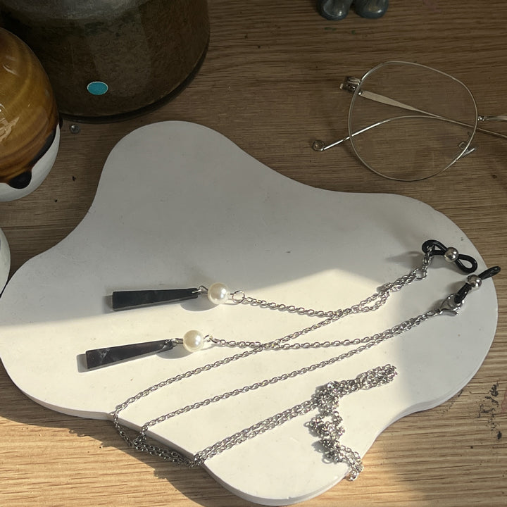 Chic Pearl and Chain Eyewear Holder Stornfield