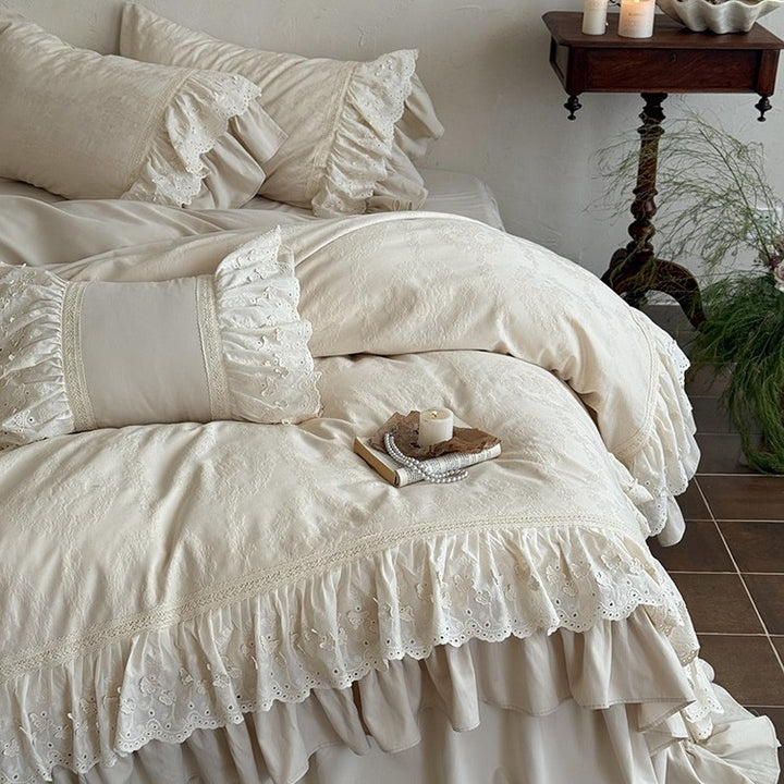 Decorative bedspread with double lace ruffle