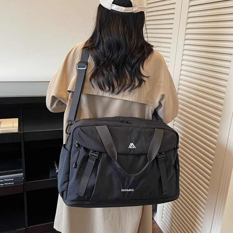 Versatile Multi-Pocket Weekender Duffel