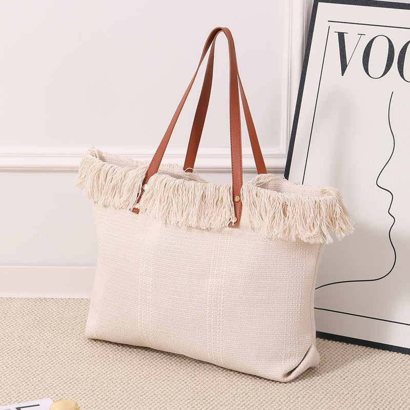 Beach bag with eye-catching fringe edge Stornfield
