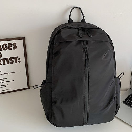 Everyday backpack with smart compartment system and water-repellent material Stornfield