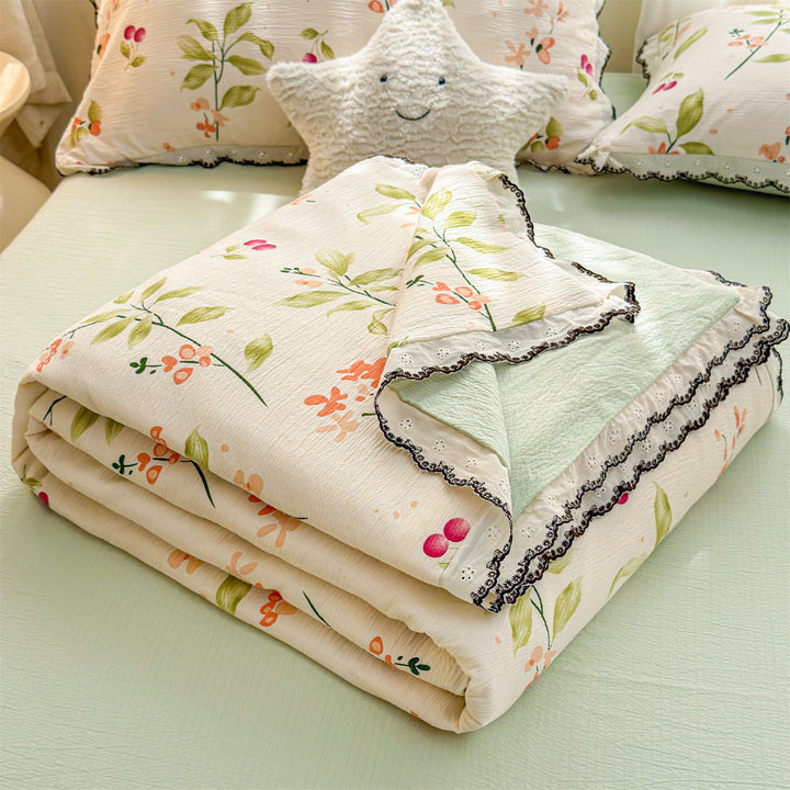 Flower Patterned Quilted Bedspread Set