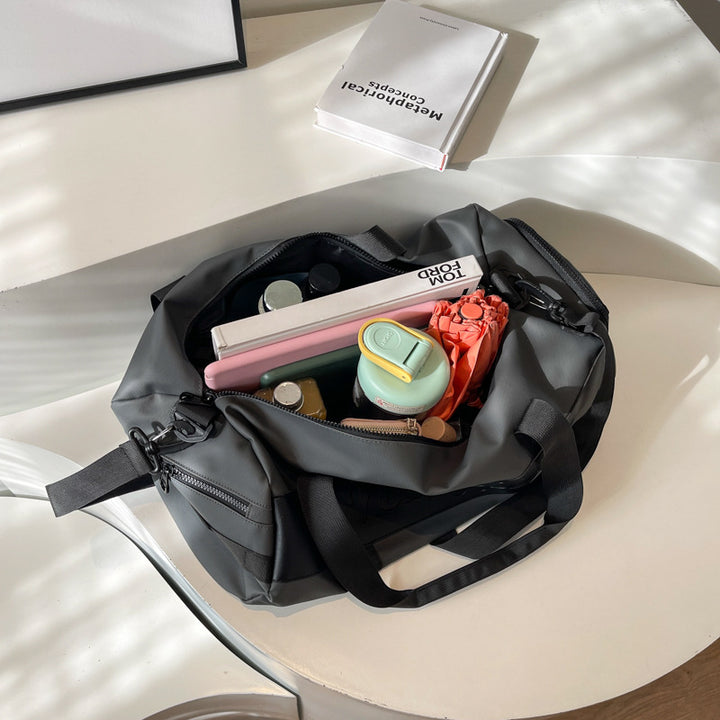 Sporty Travel Bag With Durable And Water-Repellent Material Stornfield