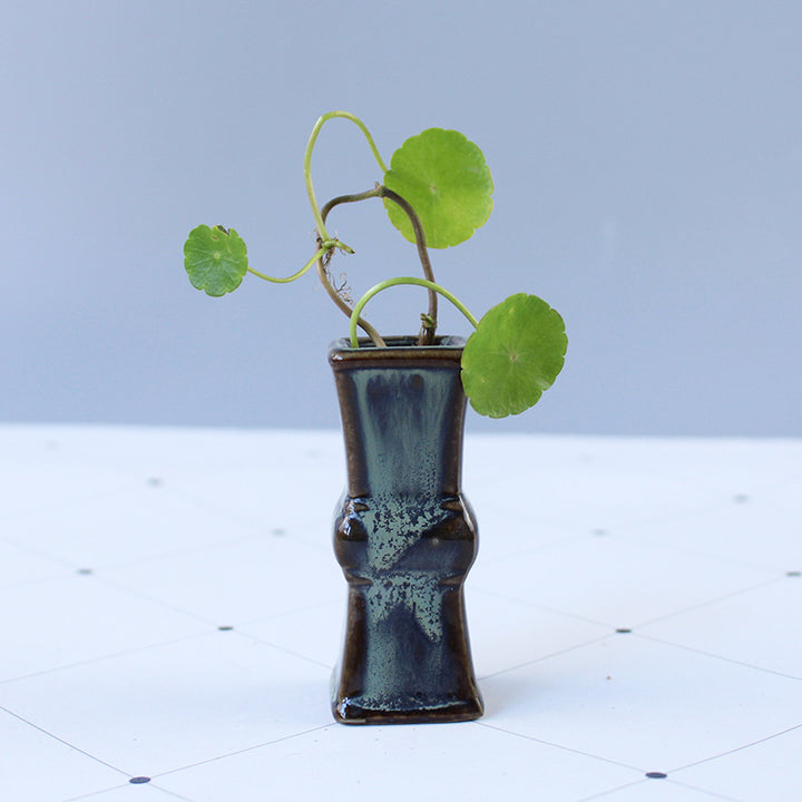 Elegant ceramic vase with artistic design Stornfield