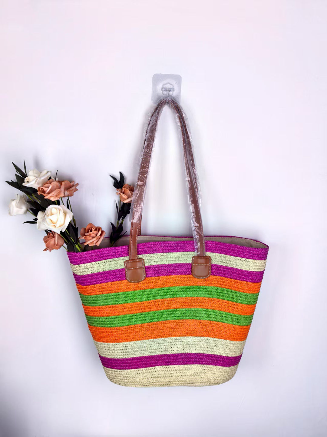 Summery beach bag and sun hat Stornfield