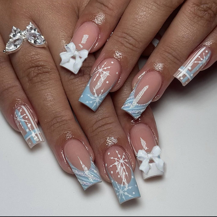 Artificial nail set with winter snowflake and bow motifs Stornfield