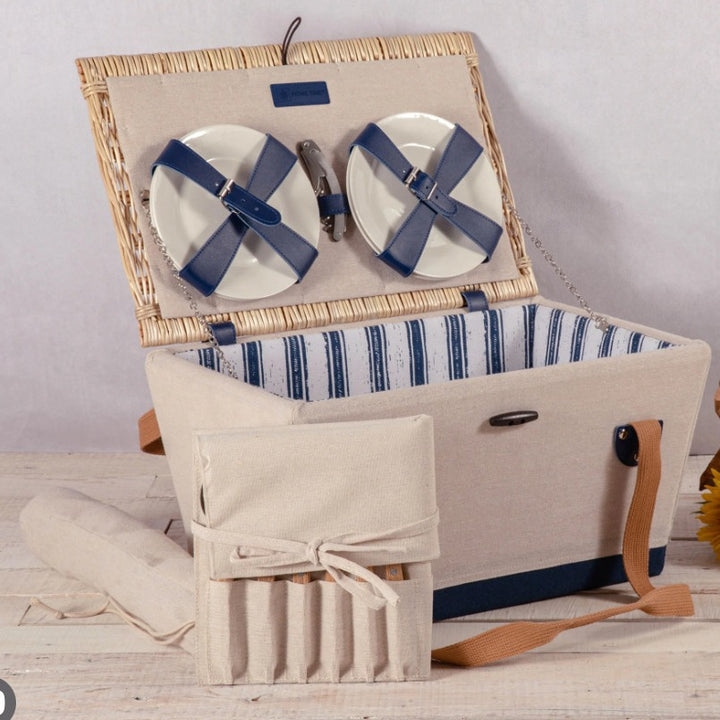 Ladies picnic basket with integrated crockery set and insulated inner pocket Stornfield