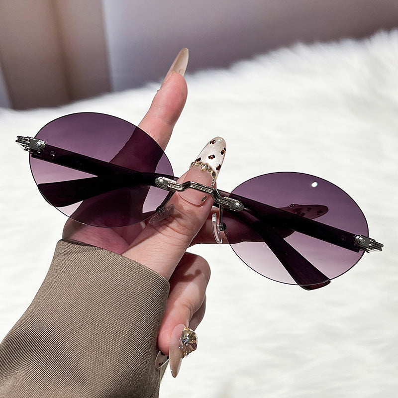 Ladies fashionable and elegant sunglasses with oval design Stornfield