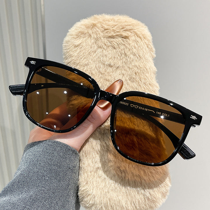 Ladies fashionable sunglasses in modern rectangular design Stornfield