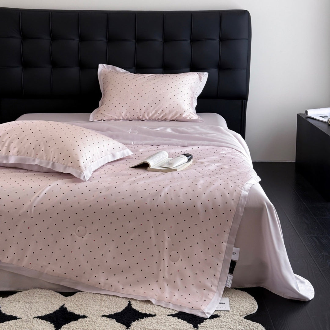 Fine cotton satin bedding set with heart allover and satin edge