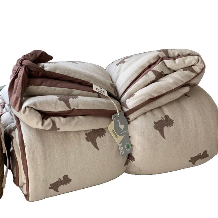 Light quilted blanket with bear jacquard and cotton jersey surface
