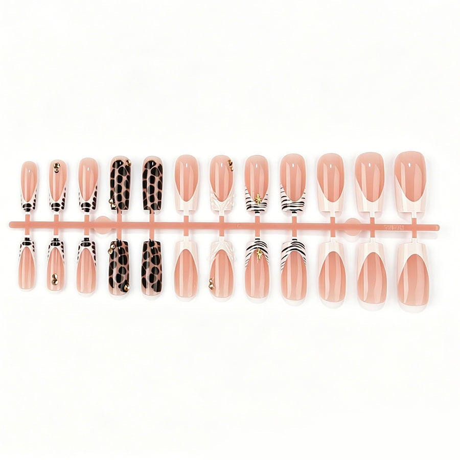 Artificial nail set with luxurious 3D details Stornfield