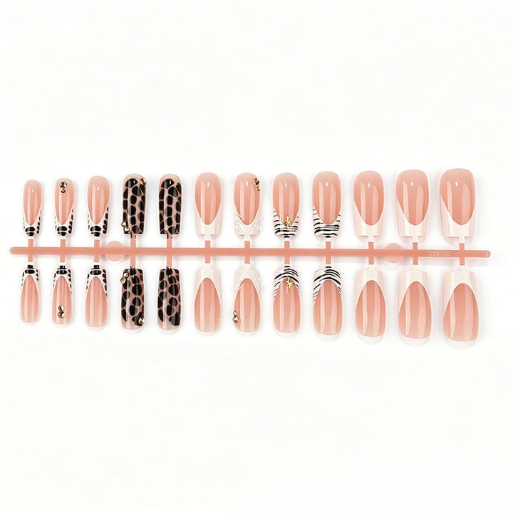 Artificial nail set with luxurious 3D details Stornfield