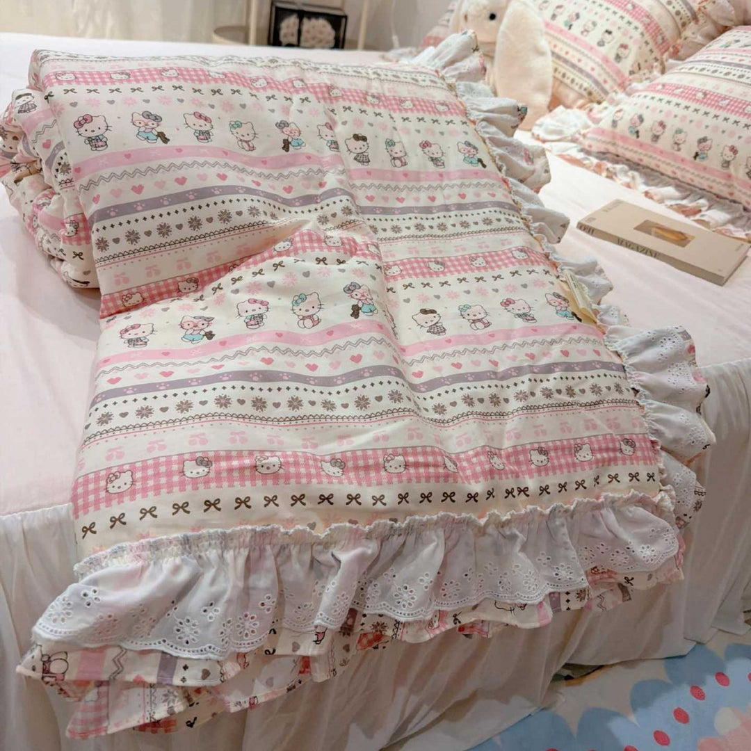 Quilted bedspread with ruffle and lace trim made of cotton blend