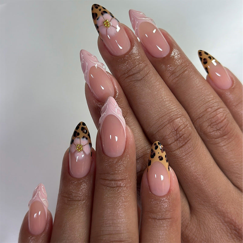 Nail set with trendy leopard design and elegant accents Stornfield